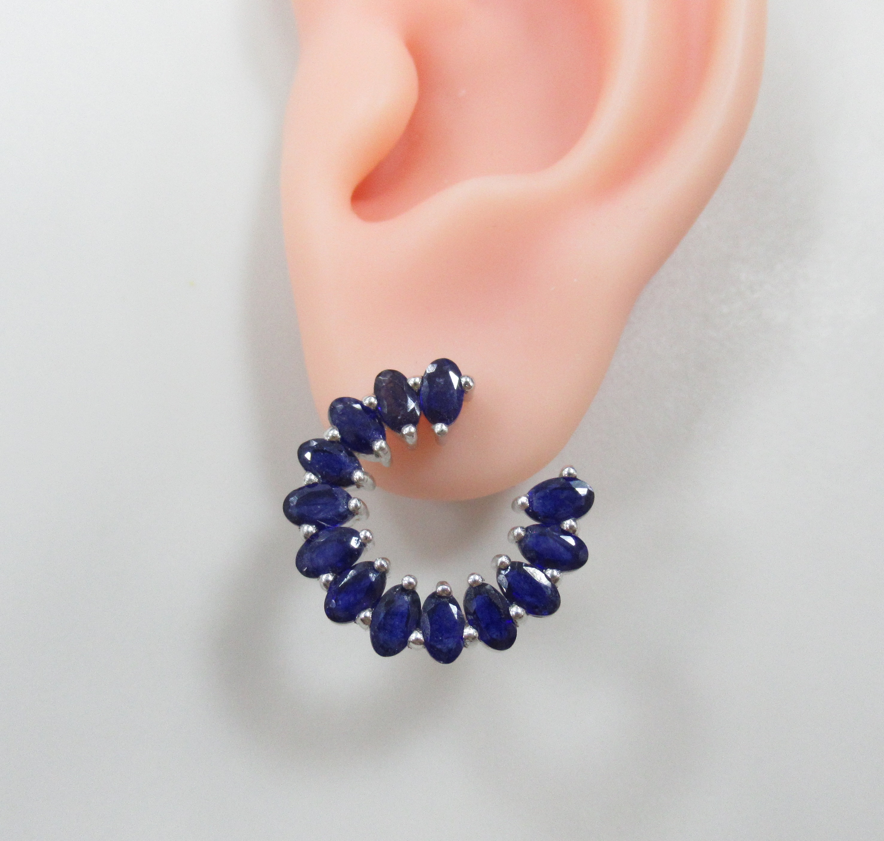 Серебряные серьги-пусеты с сапфирами